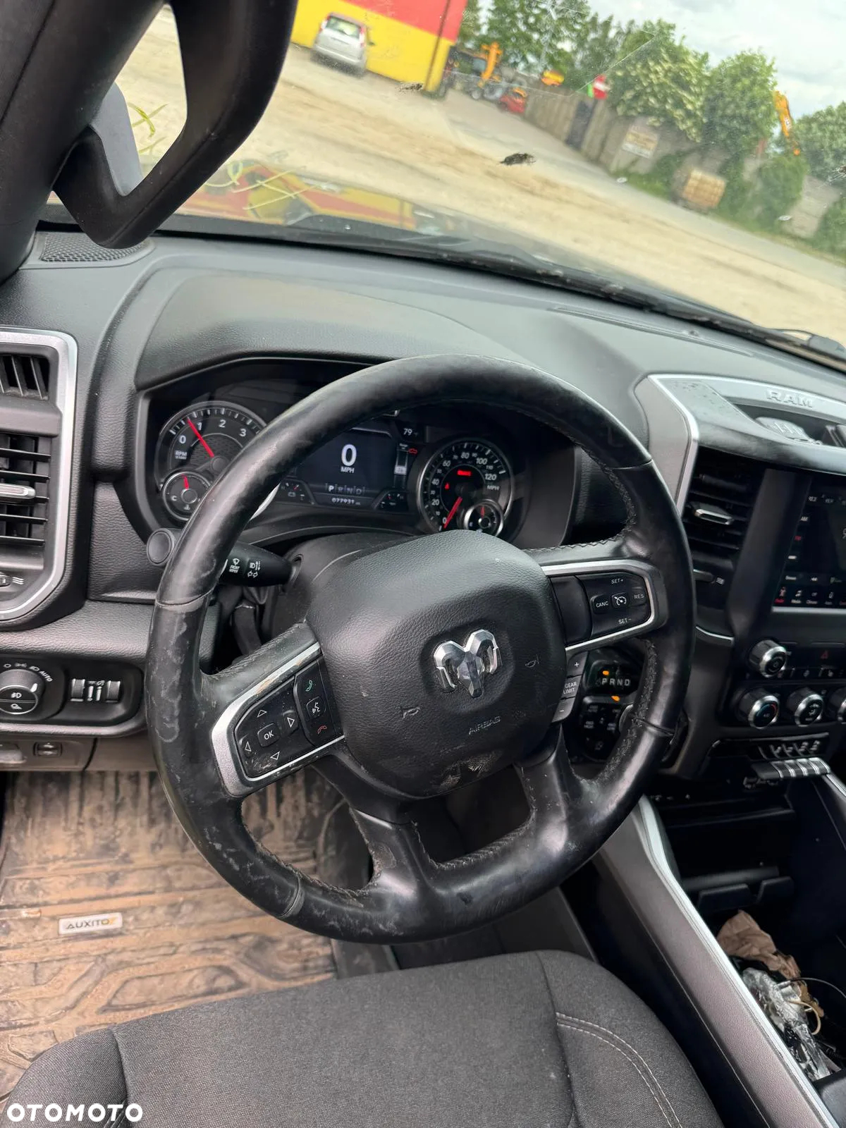 RAM 1500 - 12