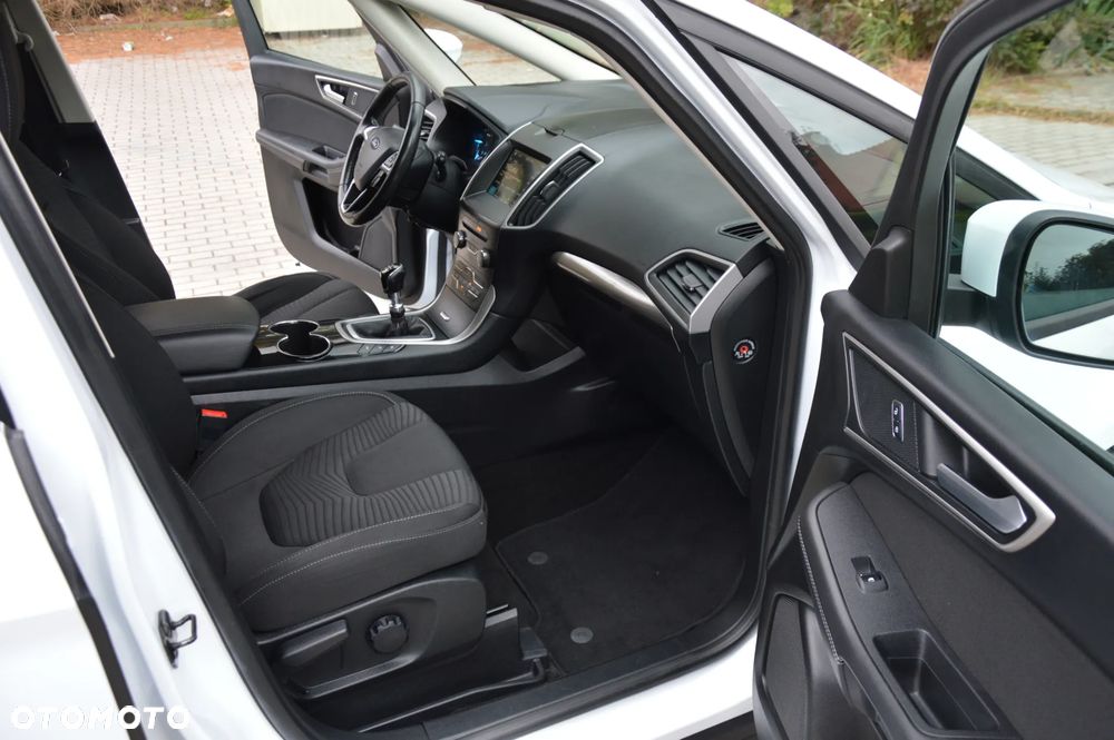 Ford S-Max - 11