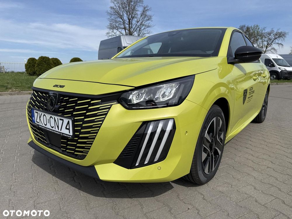 Peugeot 208 - 8