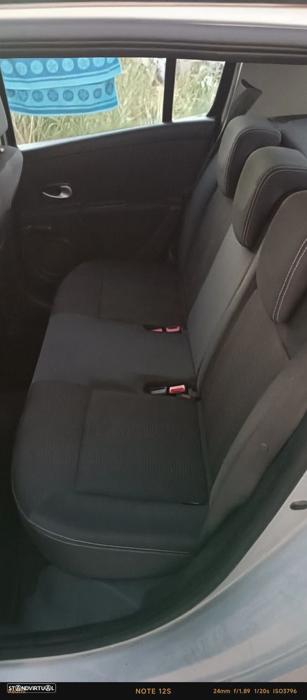 Renault Clio 1.2 16V Confort - 9