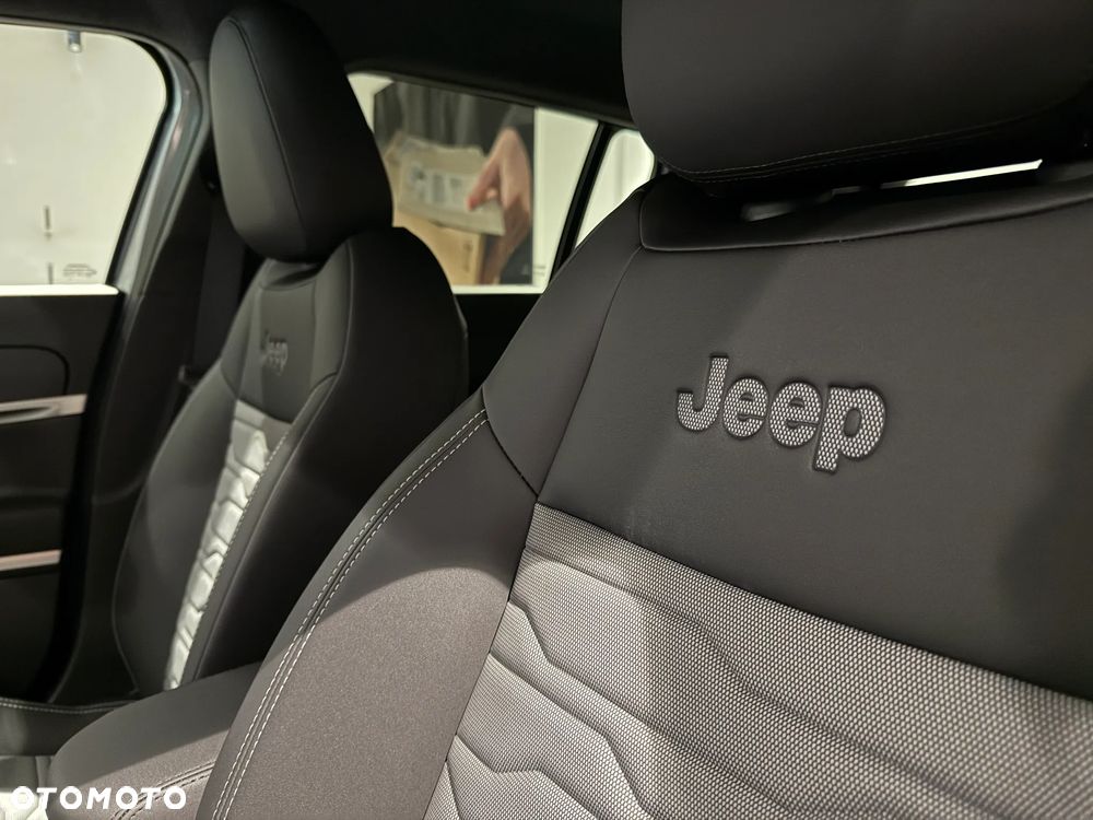 Jeep Avenger 1.2 T3 mHEV Overland 4xe eDCT6 - 15