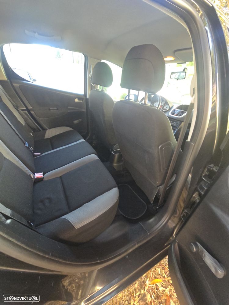 Peugeot 207 1.4 HDi Urban - 25
