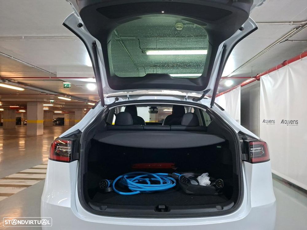 Tesla Model Y RWD - 12