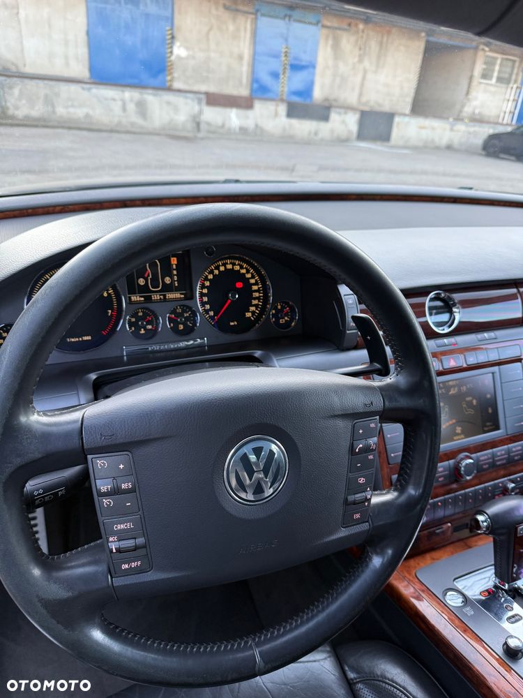 Volkswagen Phaeton 4.2 V8 4Mot (5 os.) - 8