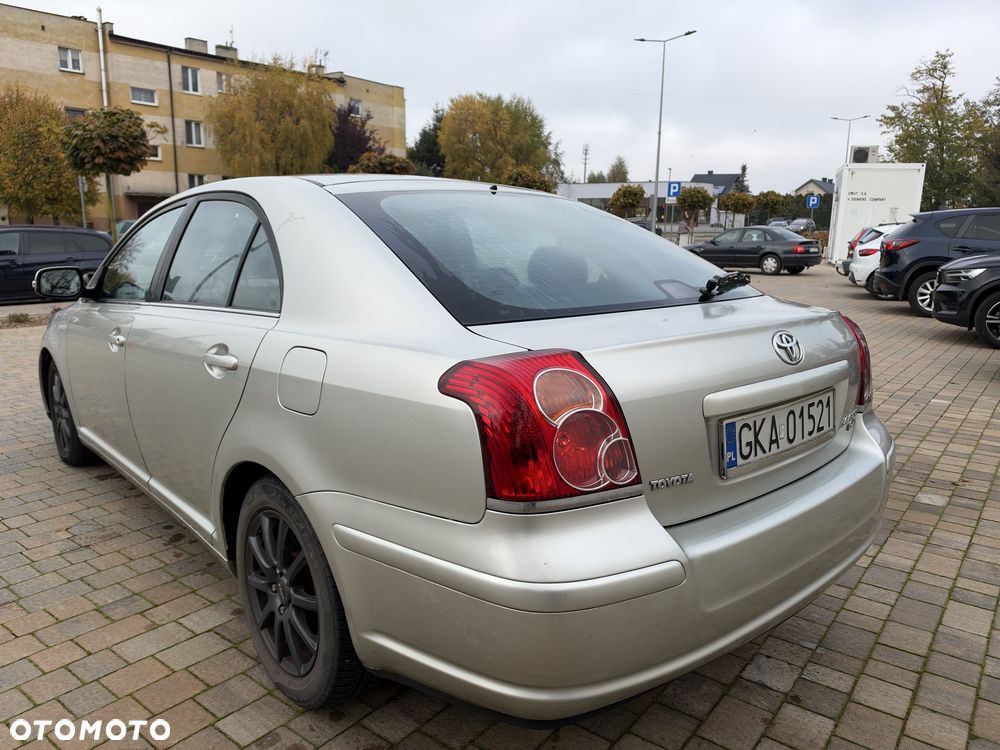 Toyota Avensis - 4