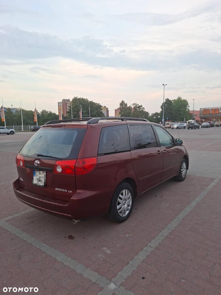 Toyota Sienna - 5