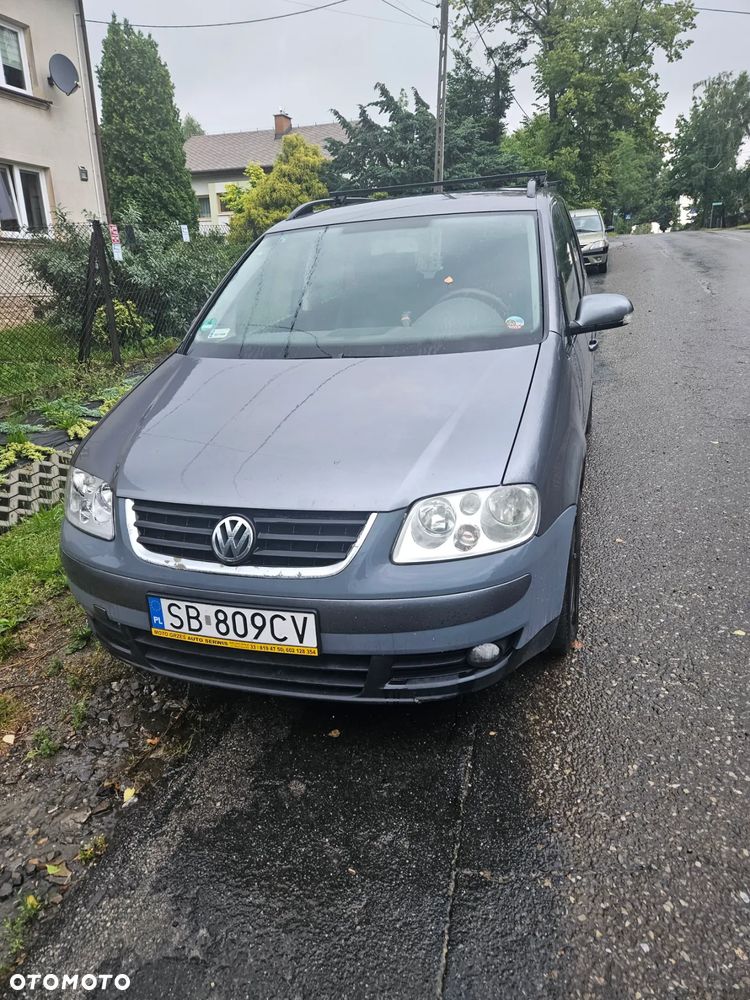 Volkswagen Touran - 1
