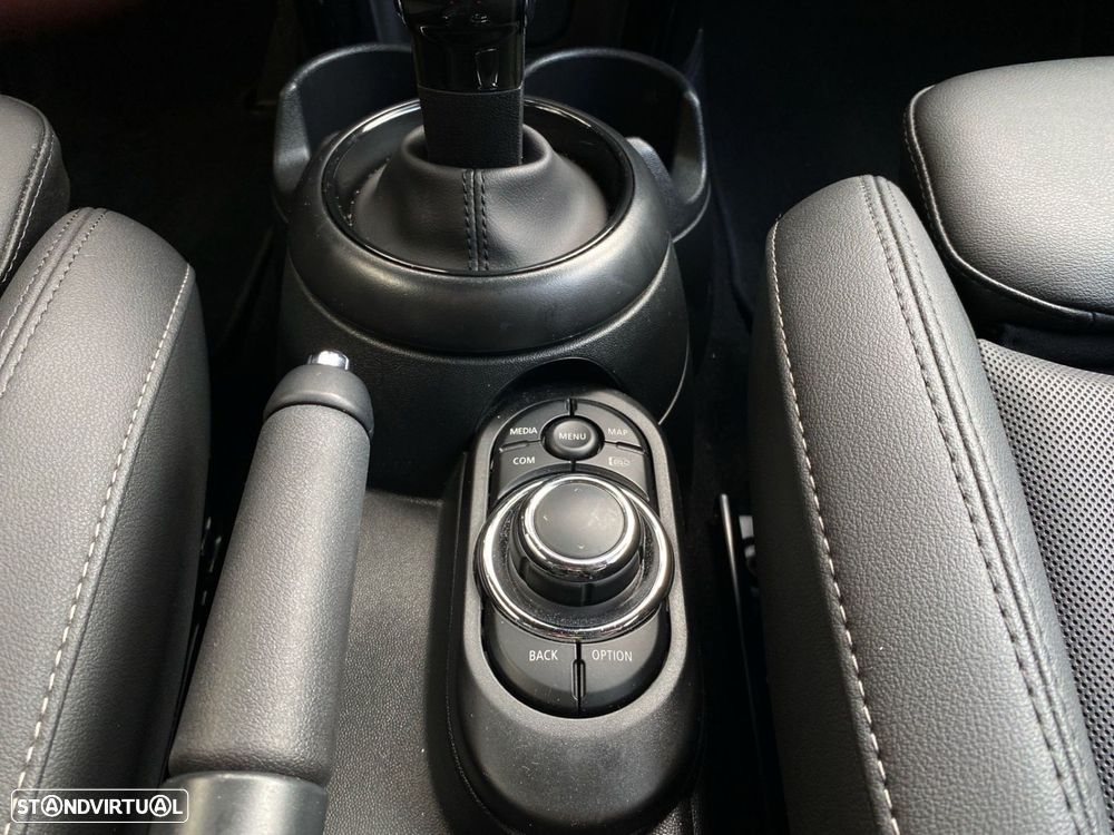 MINI 5 Portas Cooper Premium Classic Auto - 13