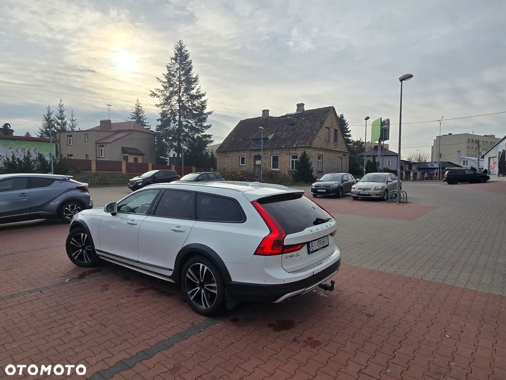 Volvo V90 Cross Country - 23