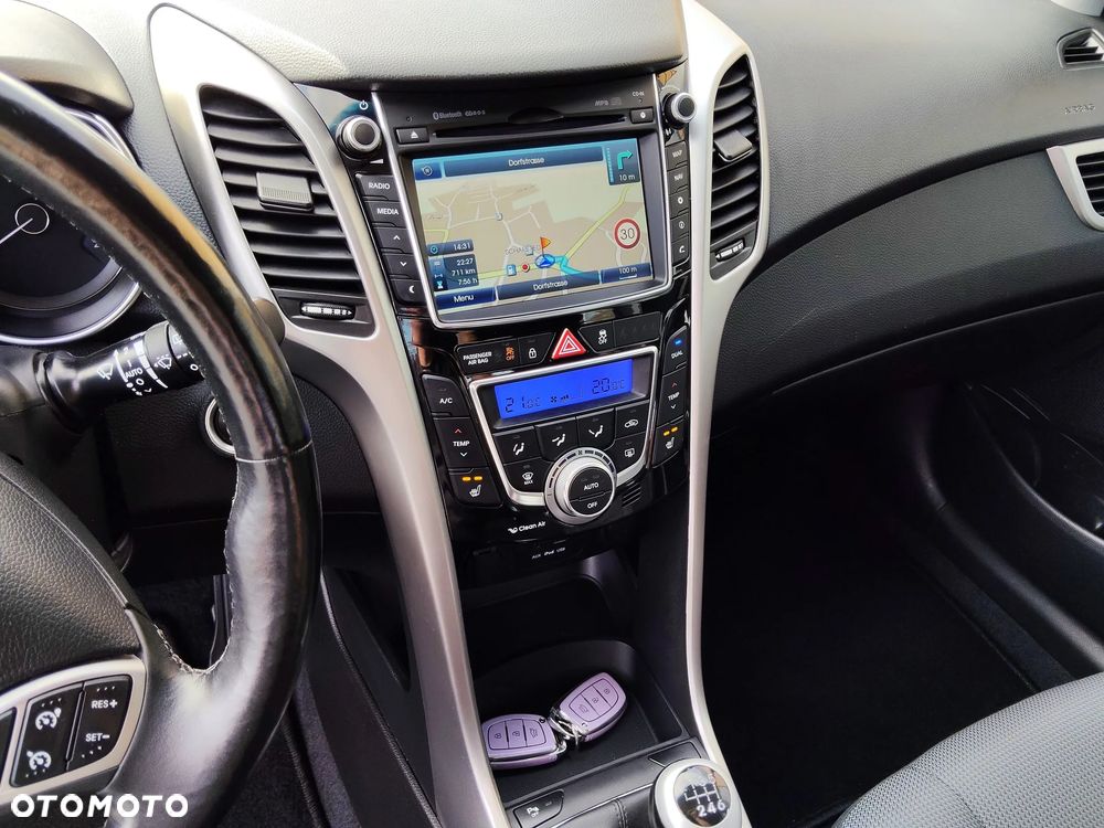 Hyundai i30 blue 1.6 CRDi Premium - 18
