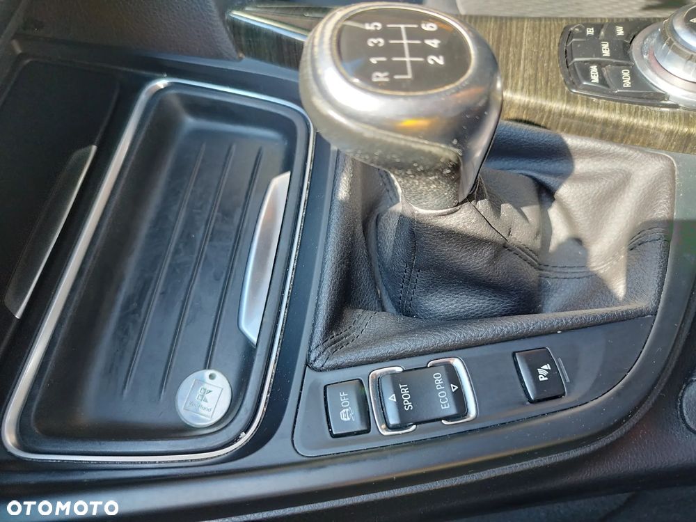 BMW Seria 3 318d Luxury Line - 9