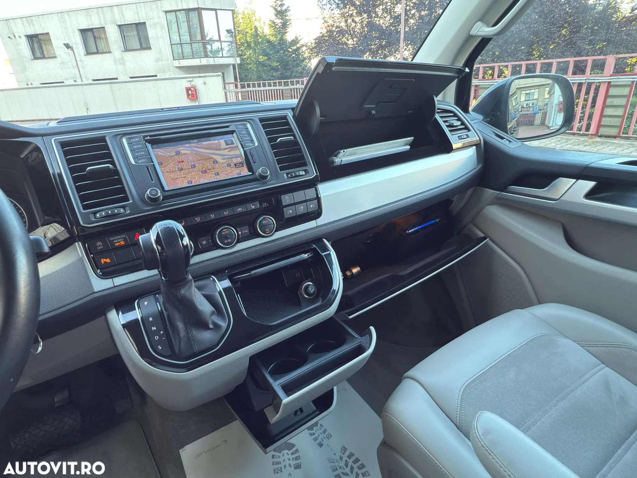 Volkswagen Multivan - 28