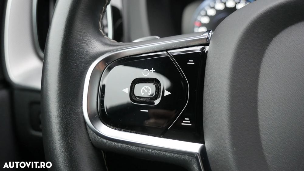 Volvo XC 60 T8 Twin Engine AWD R-Design - 32