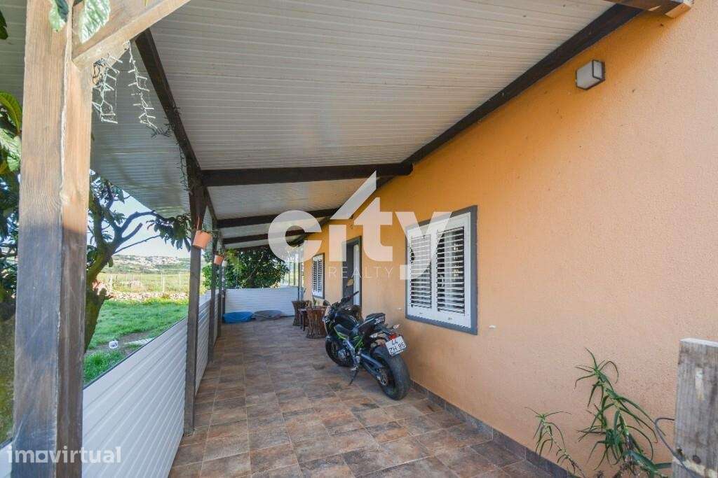 MORADIA T2 REMODELADA EM TERRENO 10.640m2 em ALMARGEM DO BISPO - Grande imagem: 2/34