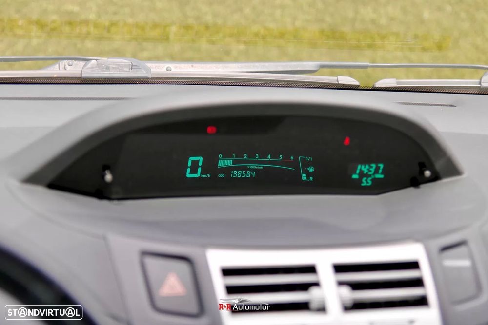 Toyota Yaris 1.4 D-4D Comfort+AC - 11