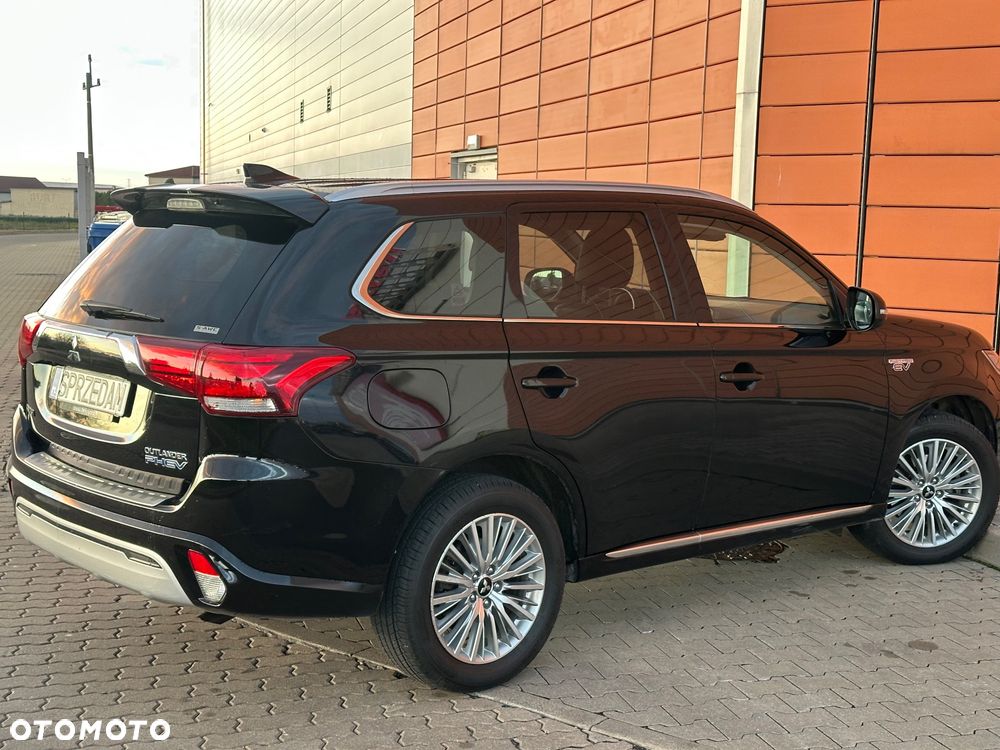 Mitsubishi Outlander - 4
