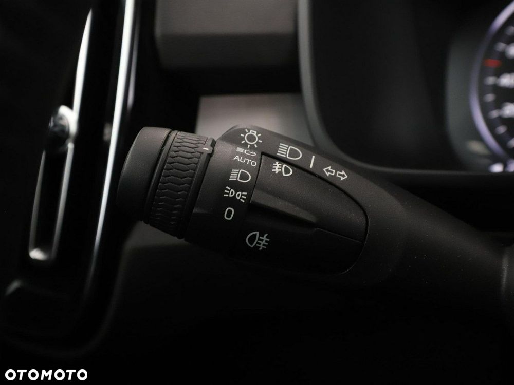 Volvo XC 40 T3 Momentum Pro - 35