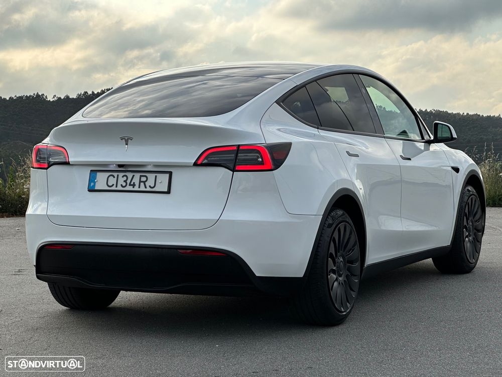 Tesla Model Y Long-Range RWD - 5