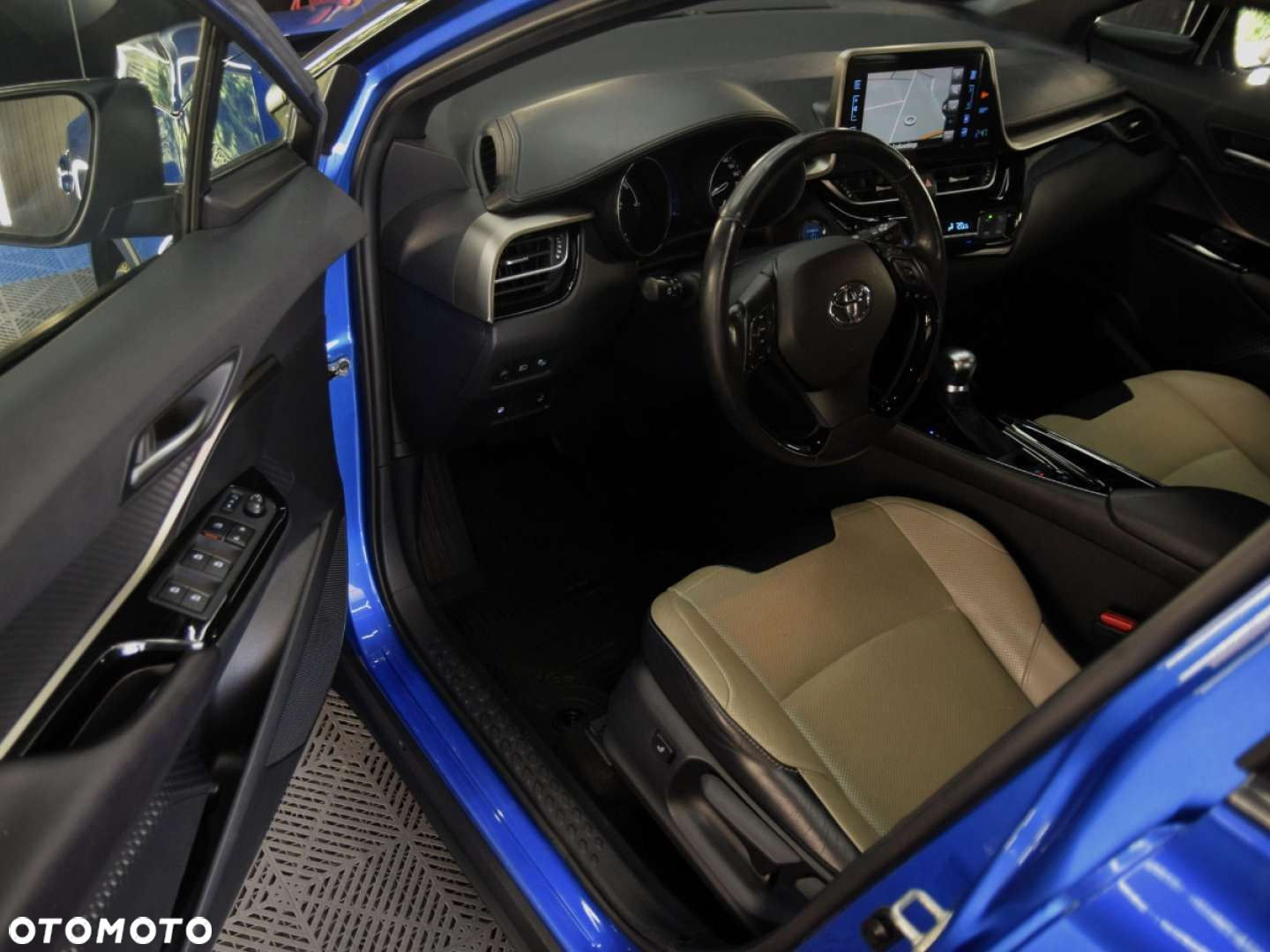 Toyota C-HR - 16