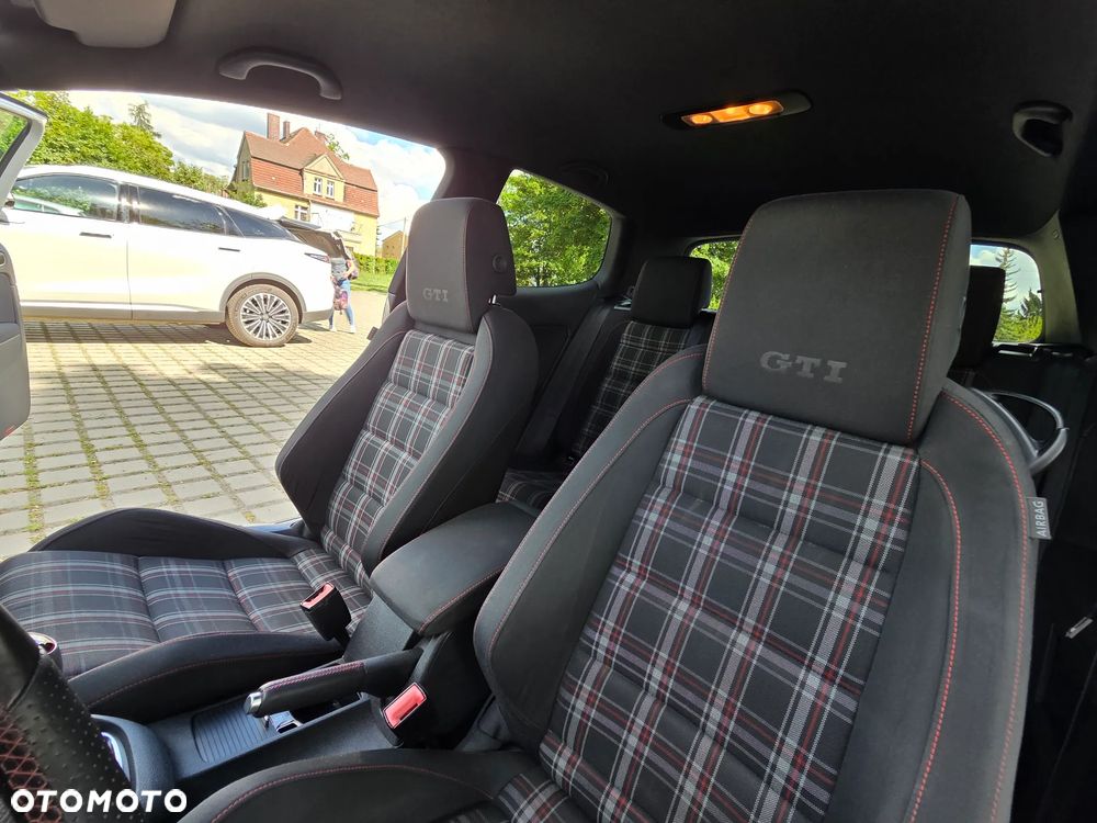 Volkswagen Golf 2.0 GTI - 34