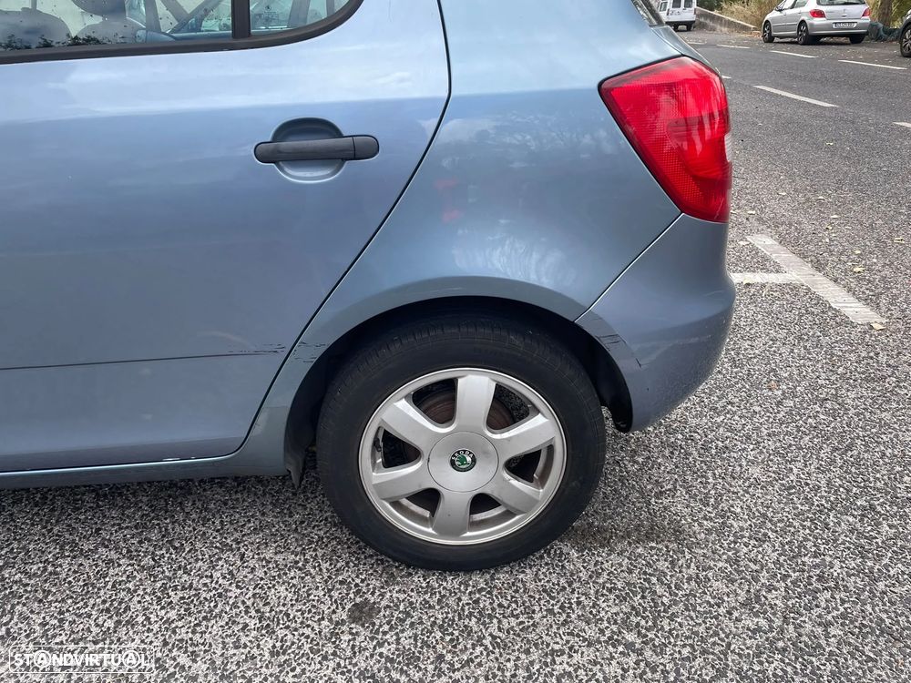 Skoda Fabia 2009 photo 5