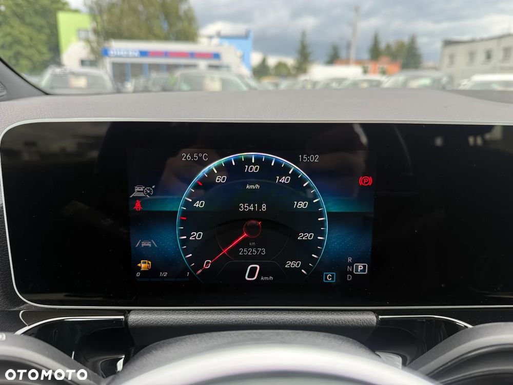 Mercedes-Benz GLA 200 d 8G-DCT - 14