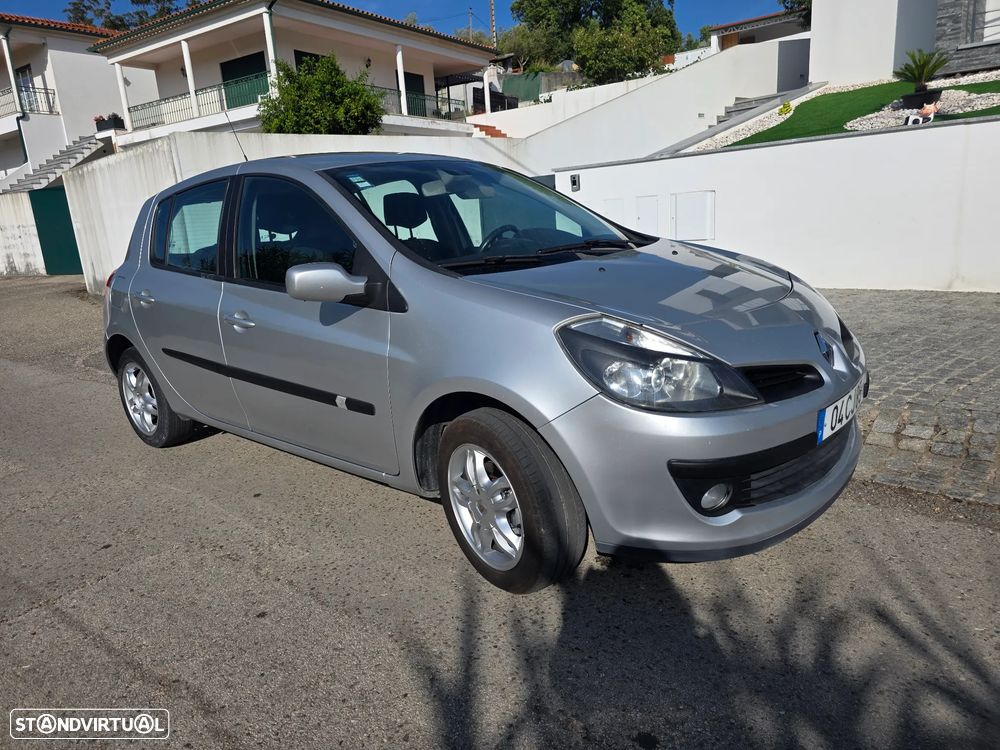 Renault Clio 1.2 16V Confort - 12