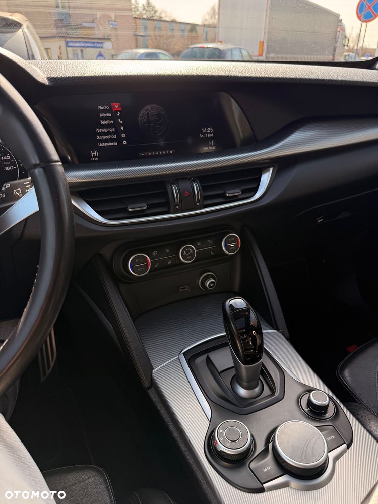 Alfa Romeo Stelvio 2.0 Turbo 16V AT8-Q4 Ti - 13