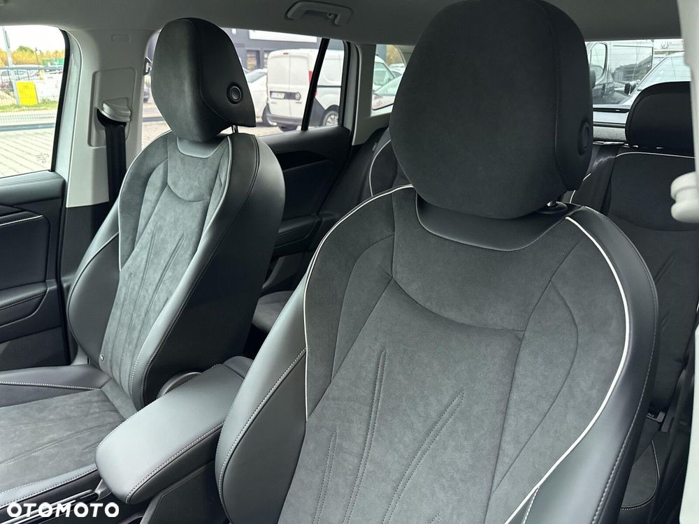 Volkswagen Tiguan - 11