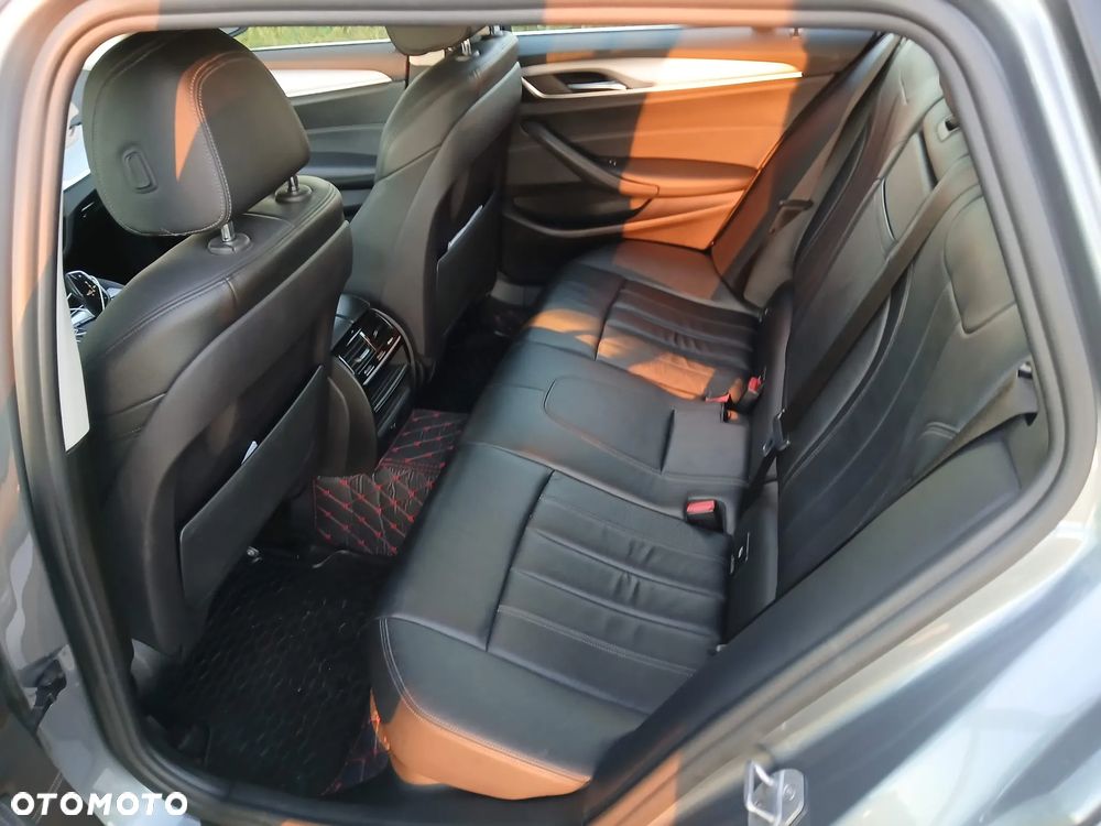 BMW Seria 5 520d Touring - 10