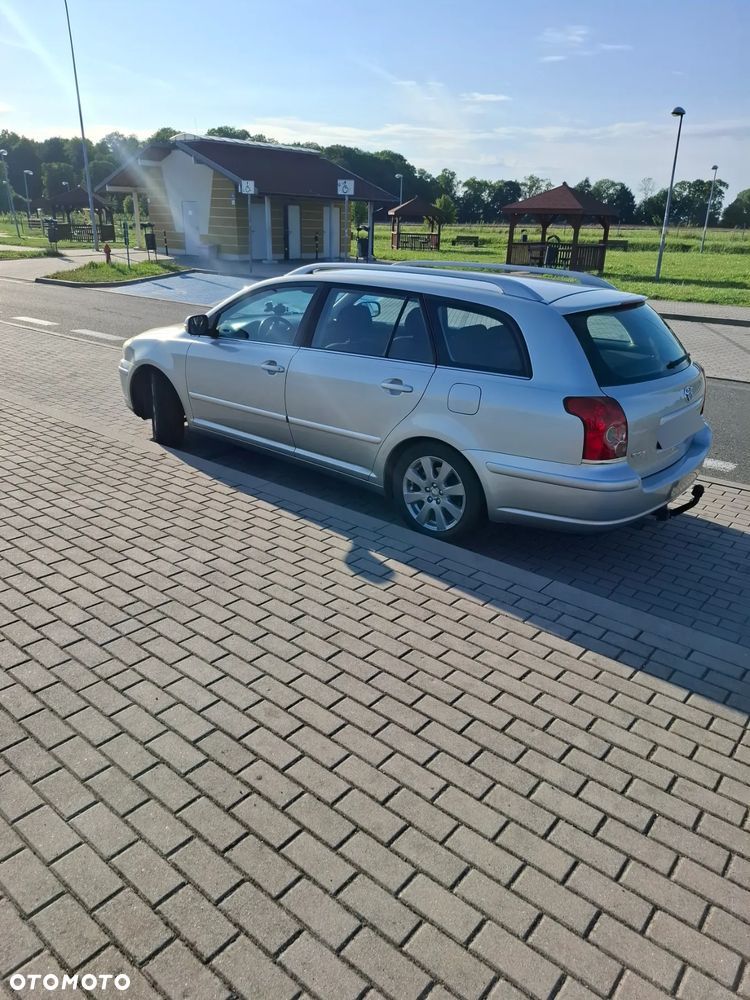 Toyota Avensis - 11