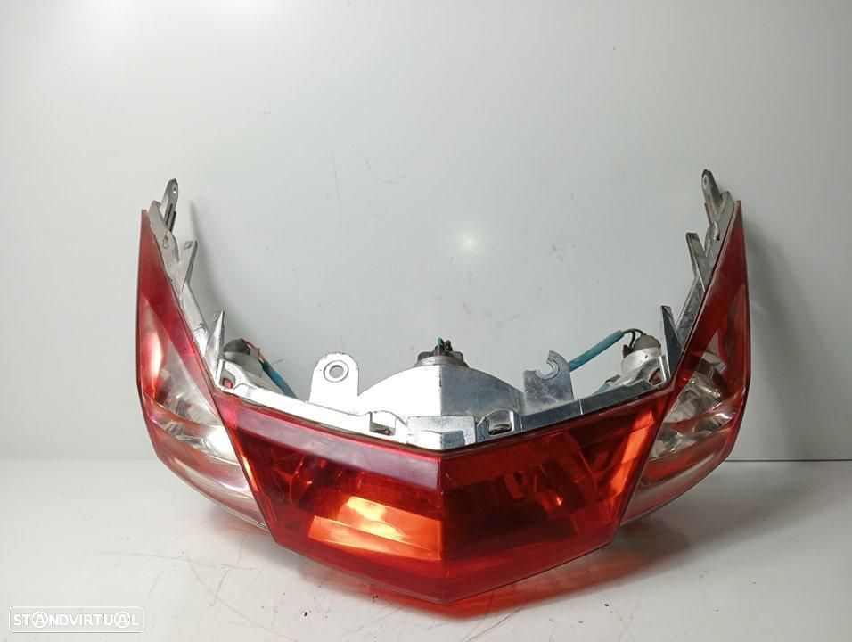 FAROLIM TRASEIRO CENTRAL FORD FOCUS SPORTBREAK CAP - 1