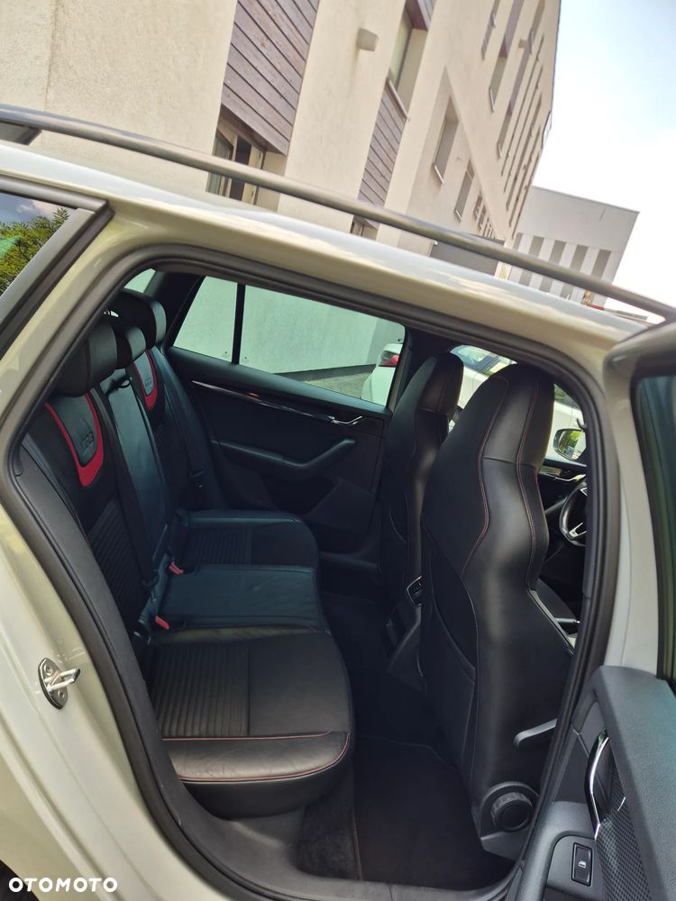 Skoda Octavia 2.0 TDI DSG RS - 7