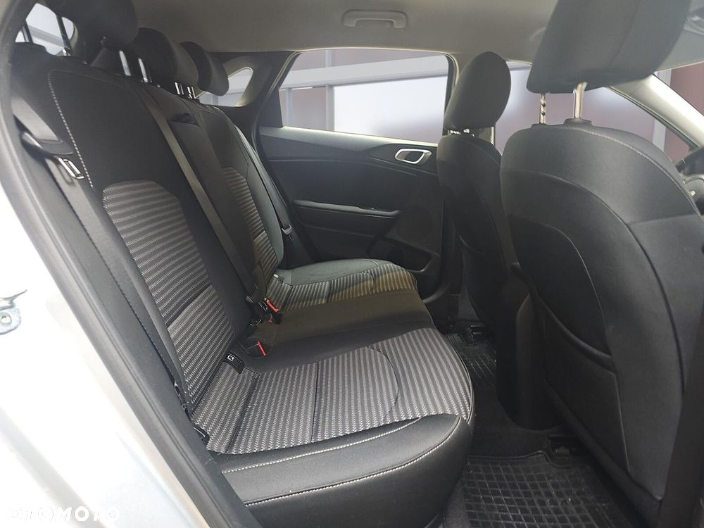 Kia Ceed 1.5 T-GDI M - 12