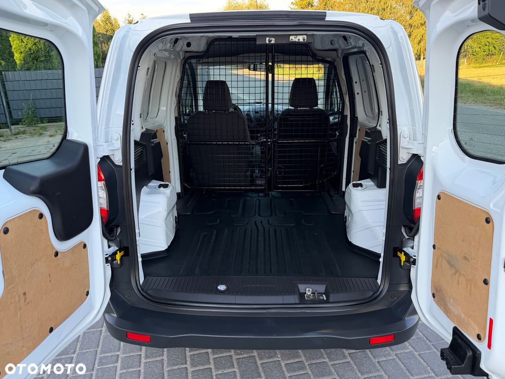 Ford Transit Courier - 22