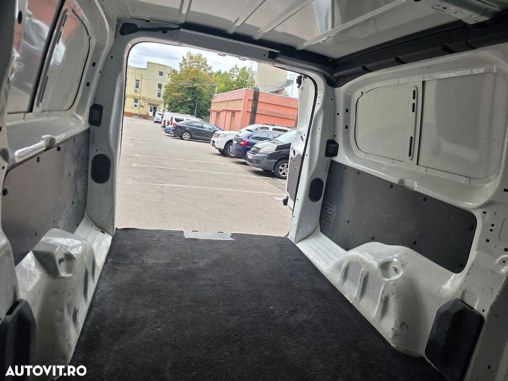 Opel Vivaro - 11