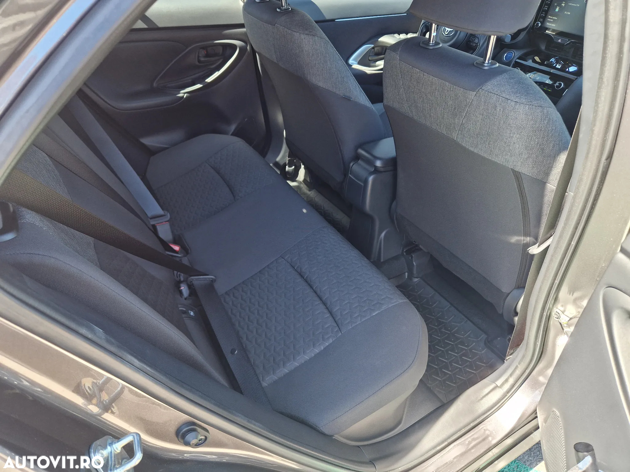 Toyota Yaris 1.5 VVT-i HSD Dynamic - 11
