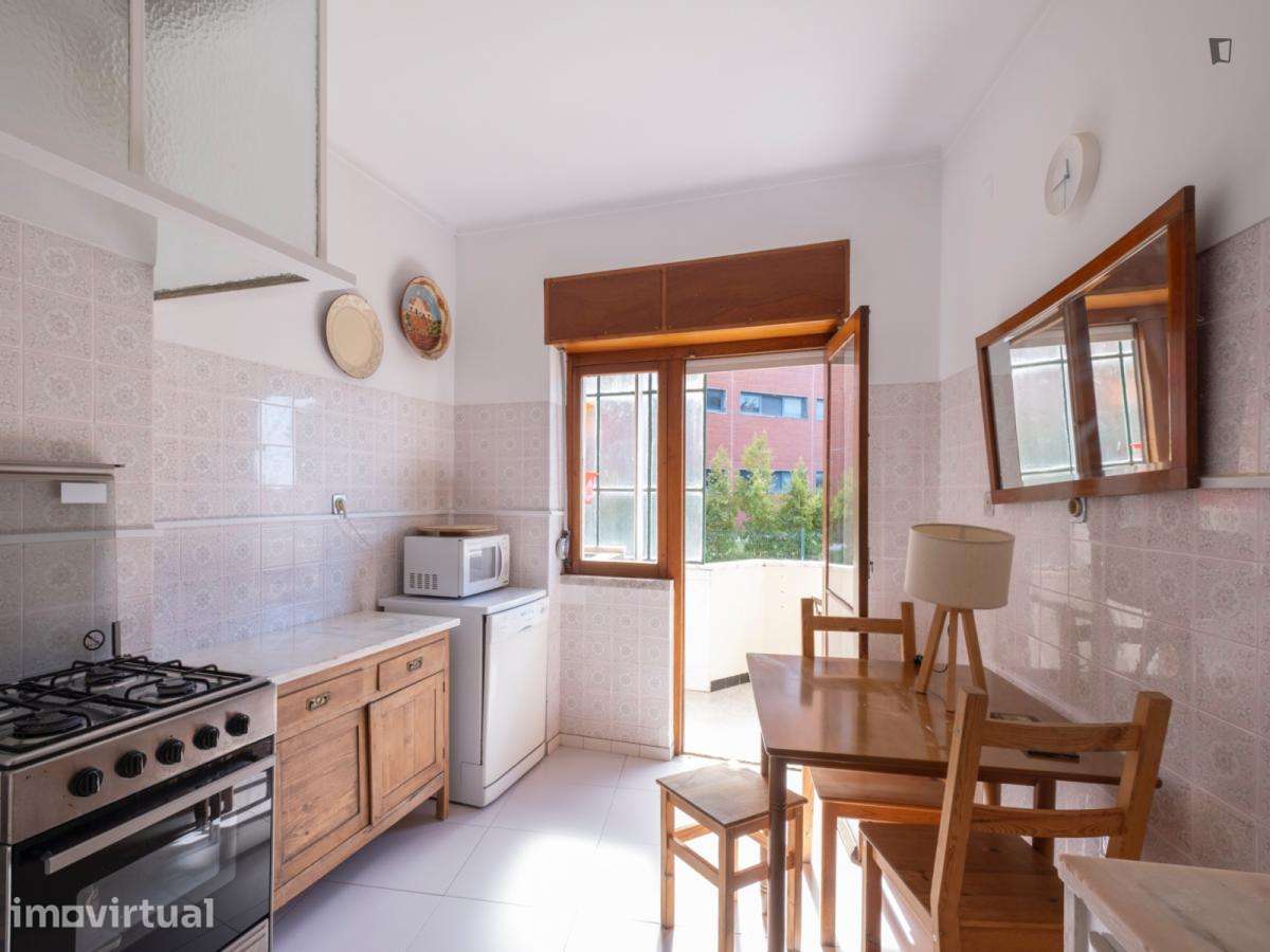 Quarto - localizado em Linda-a-Velha Lisbon - Grande imagem: 5/18