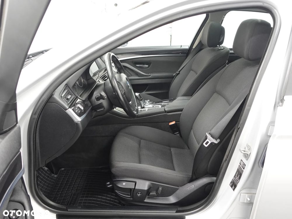 BMW Seria 5 528i - 21