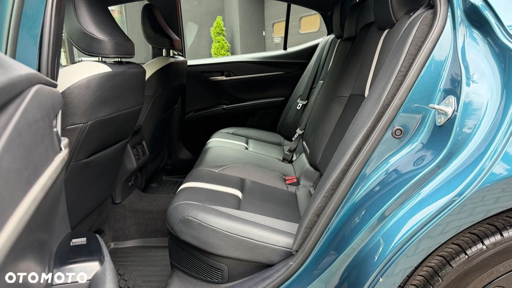 Toyota Camry - 10