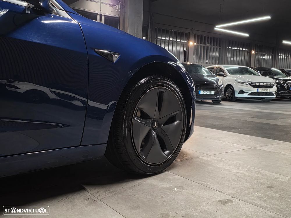 Tesla Model 3 - 3