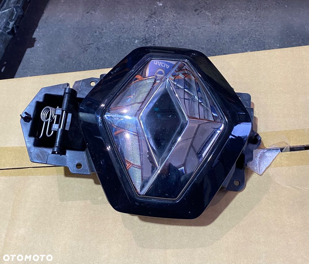 RENAULT ZOE KLAPKA GNIAZDO GRILLA ATRAPY ŁADOWARKI NAKŁADKA ZNACZEK EMBLEMAT LOGO CHROM GRILL ATRAPA KLAPA ŁADOWARKI - 12