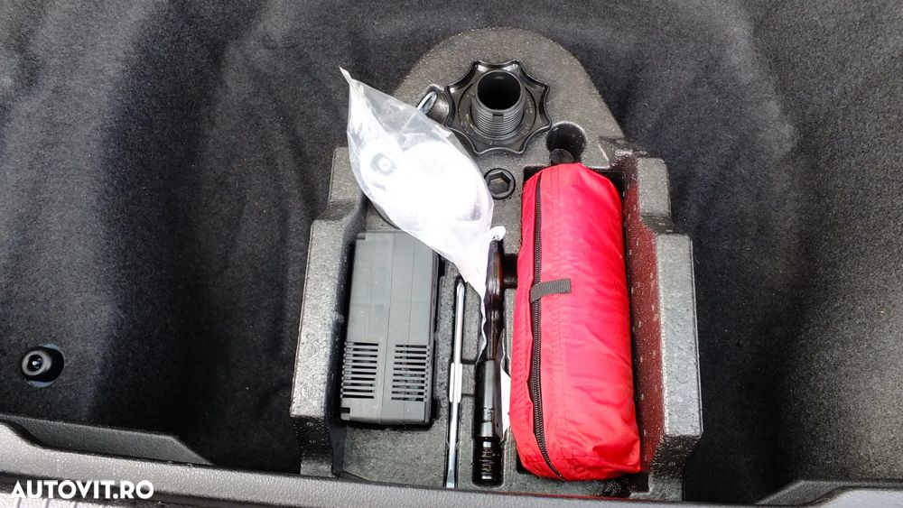 Volkswagen Passat Variant 2.0 TDI SCR DSG BlueMotion Comfortline - 24