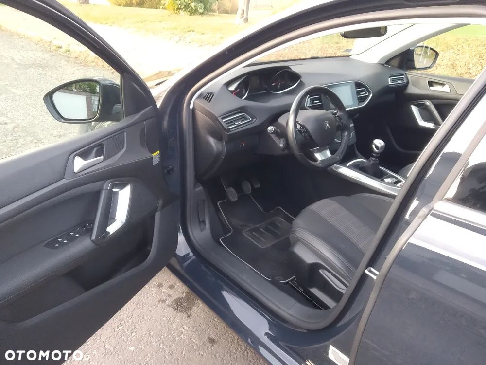 Peugeot 308 1.5 BlueHDi Allure S&S - 9