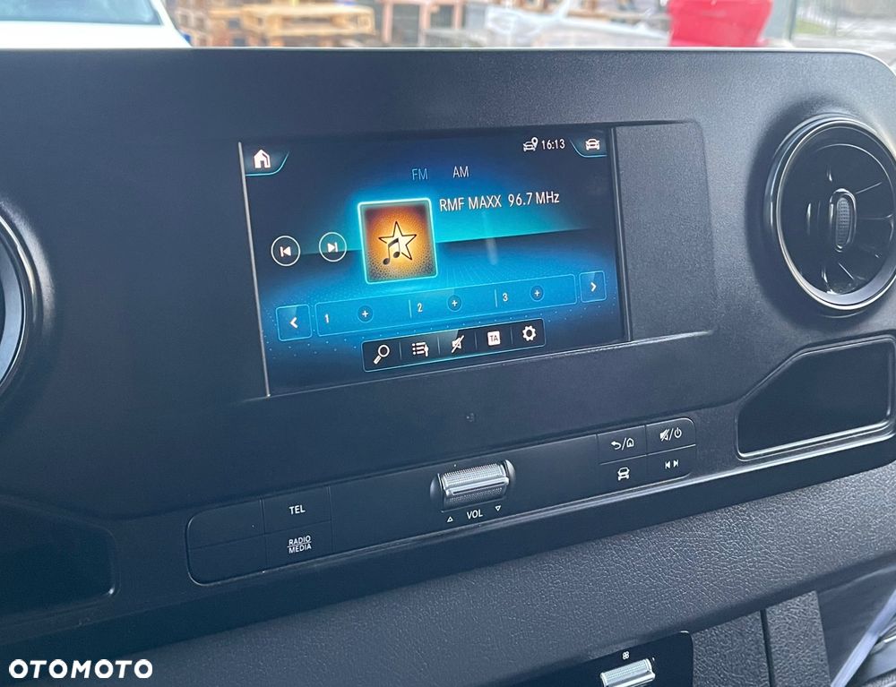 Mercedes-Benz Sprinter - 24