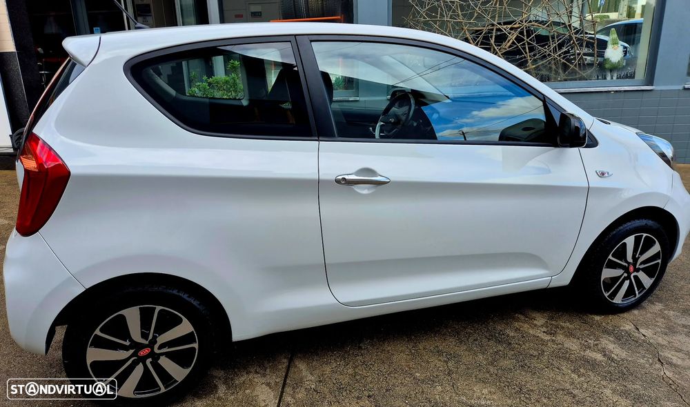 Kia Picanto 1.0 Fifa World Cup Edition - 8