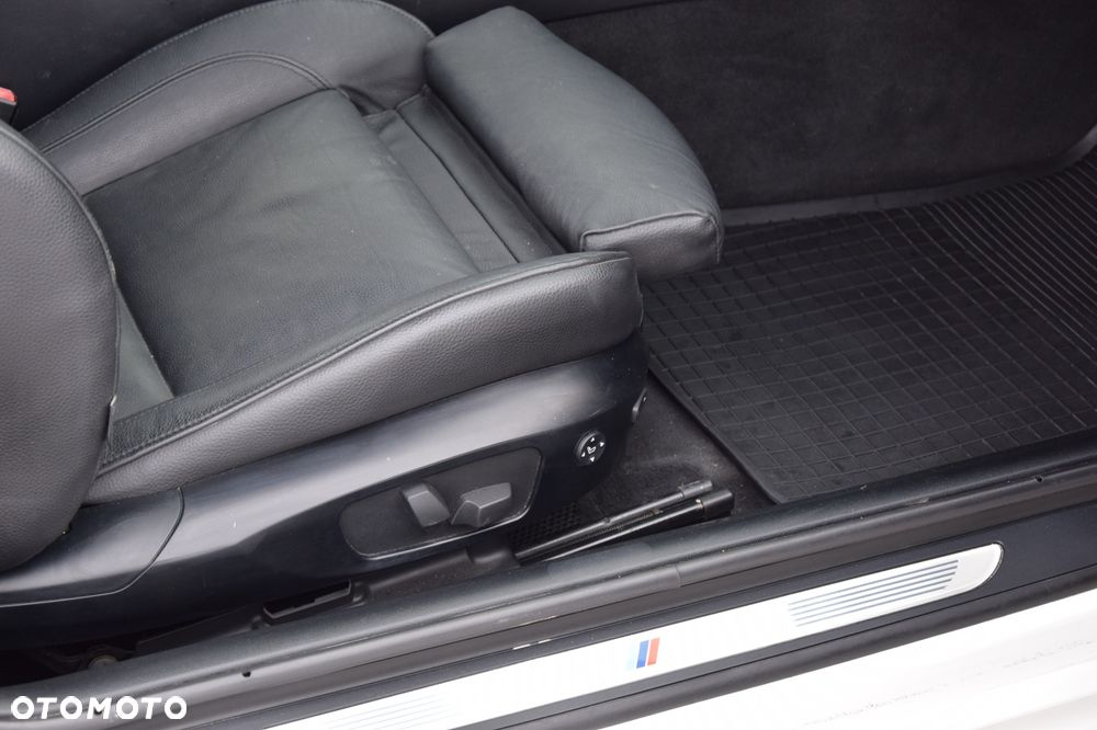 BMW Seria 3 335i M Sport Edition - 23