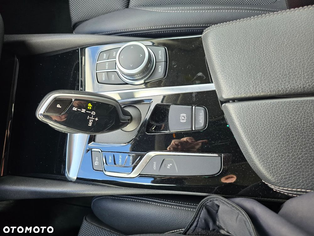 BMW Seria 5 ver-530e-iperformance-luxury-line-sport - 25