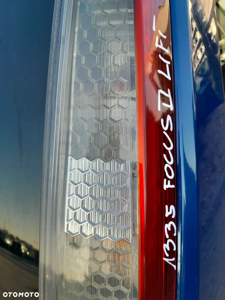 FORD FOCUS MK2 LIFT KOMBI LAMPA TYLNA PRAWA W BŁOTNIK - 3
