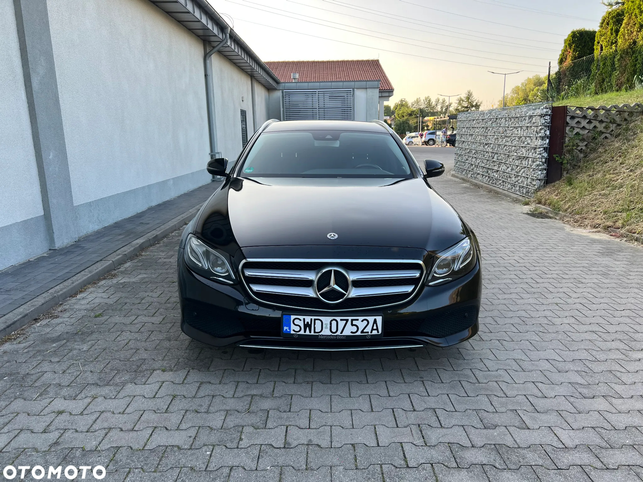 Mercedes-Benz Klasa E 220 d 4Matic T 9G-TRONIC - 10